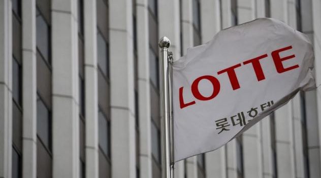 Lotte Chemical Titan Slips On Debut In Malaysia S Biggest Ipo In 5 Years